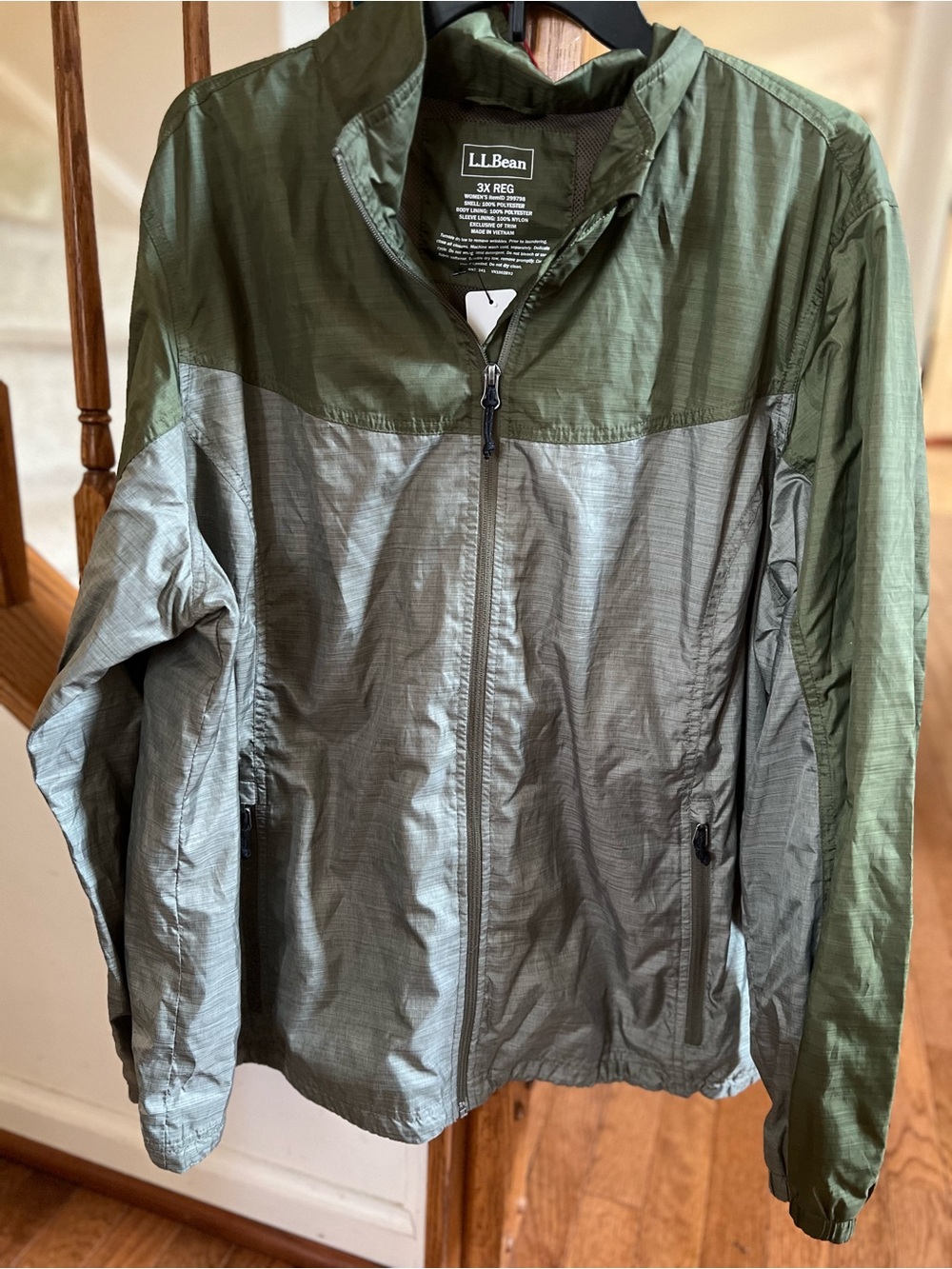 L.L. Bean Two-Tone Olive Green Lightweight Windbreaker